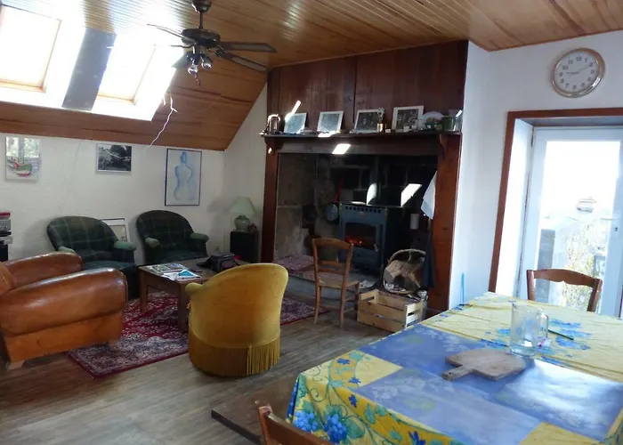 Maison Du Pays De Salers Dans Le Parc Des Volcans D\'Auvergne