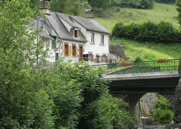 Maison Du Pays De Salers Dans Le Parc Des Volcans D\'Auvergne