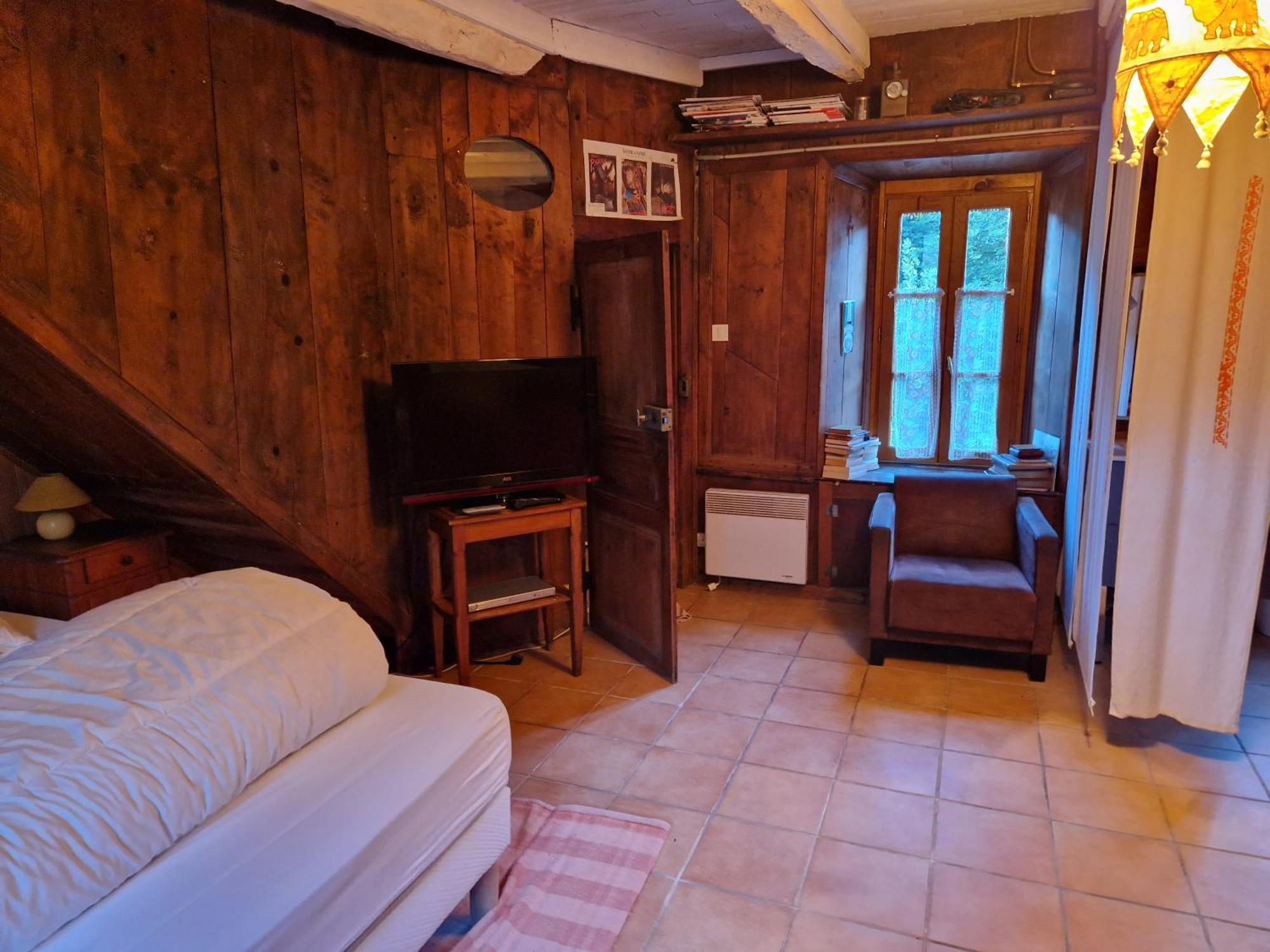 Maison Du Pays De Salers Dans Le Parc Des Volcans D'auvergne *