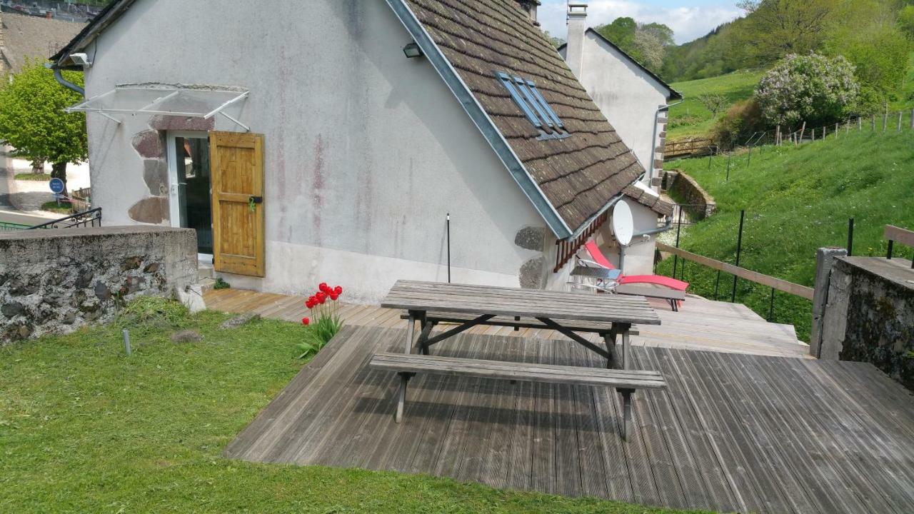 Maison Du Pays De Salers Dans Le Parc Des Volcans D'auvergne *